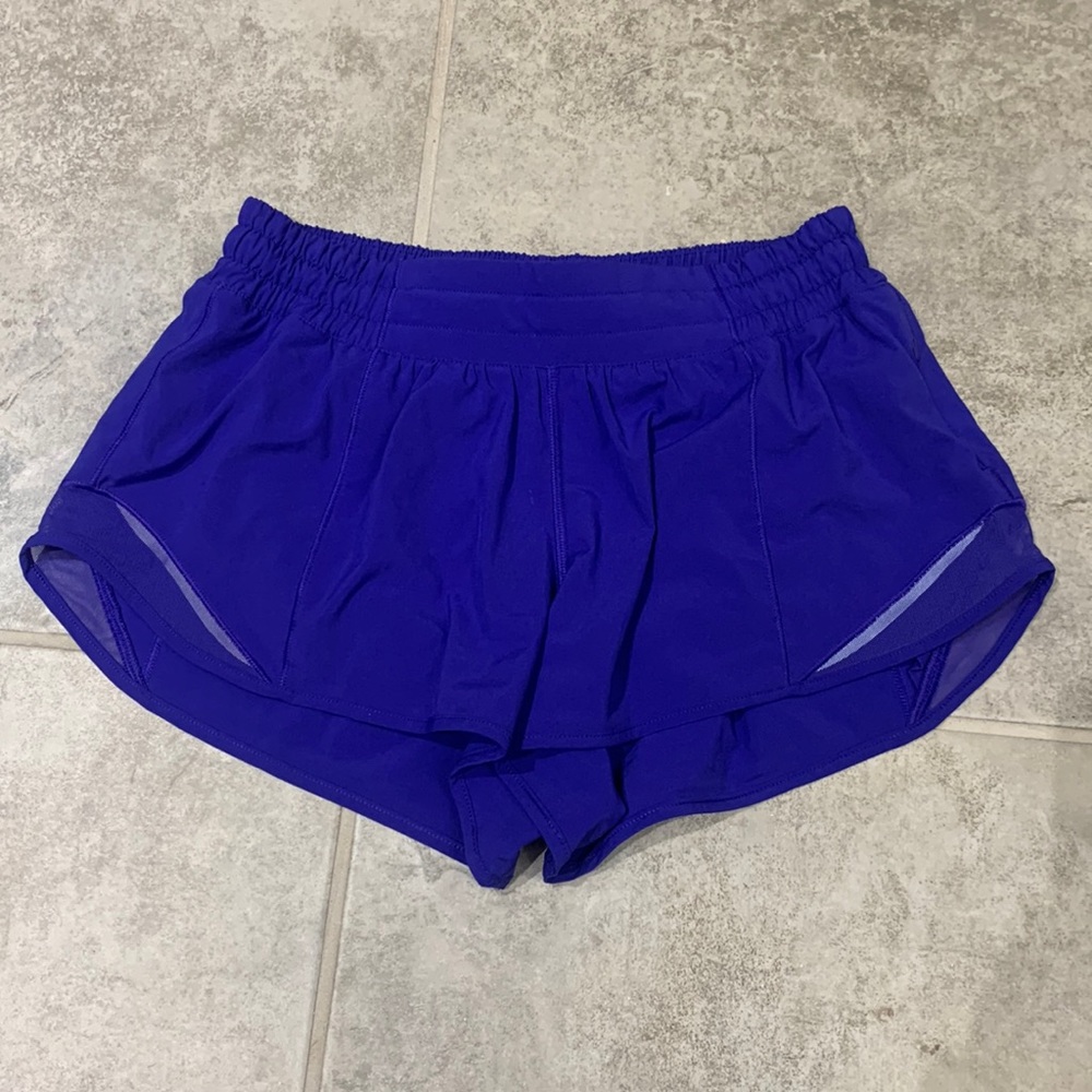 Lululemon Hotty hot low rise lined 2.5” shorts